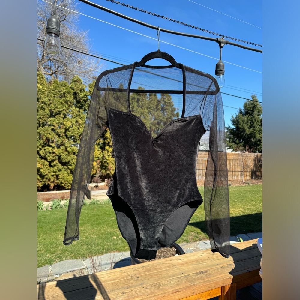 Vintage Jones New York Black Mesh sheer Velvet Long Sleeve Body Suit